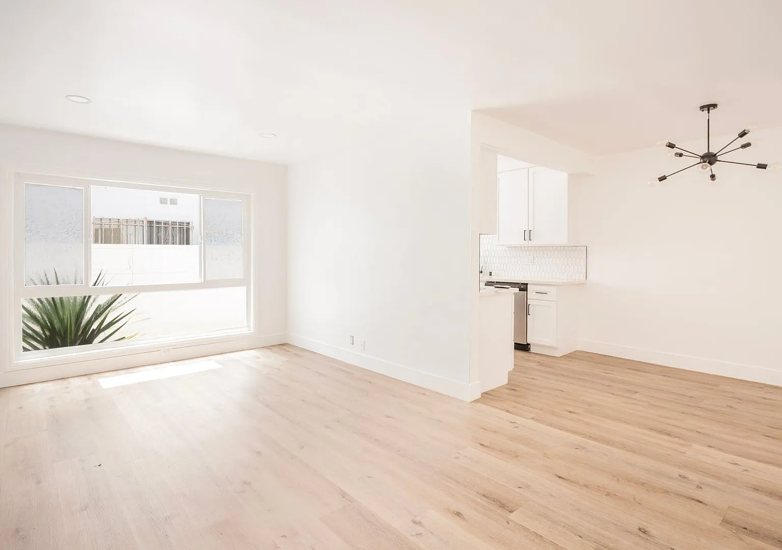 1042 N Orange Grove Ave — Photo 1