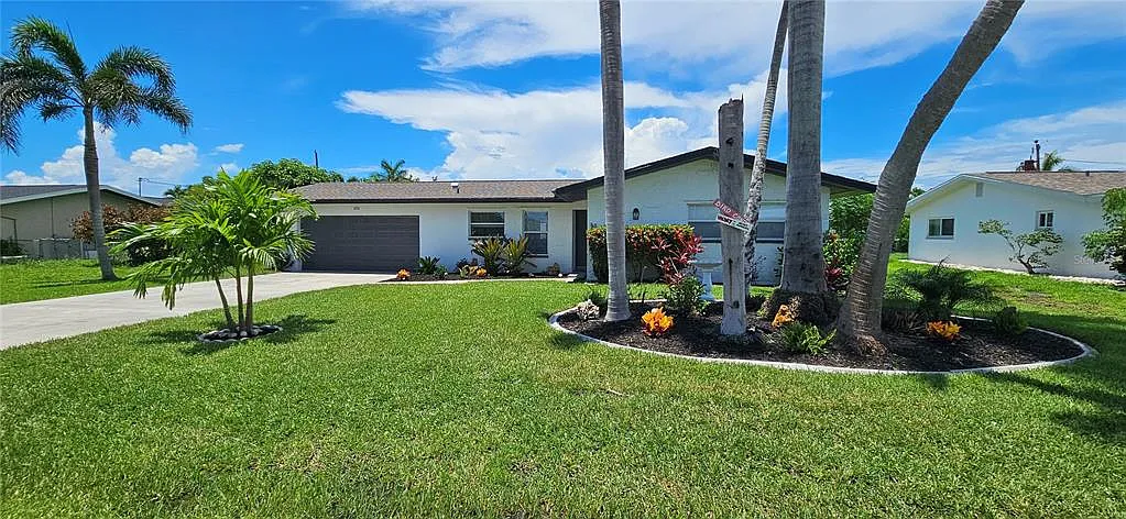 3 bed, 2.0 bath, 1370 sqft, $4,500 — Photo 1