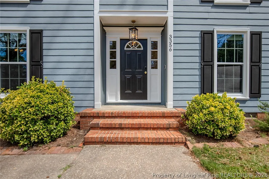 4 bed, 2.5 bath, 2320 sqft, $2,600 — Photo 2