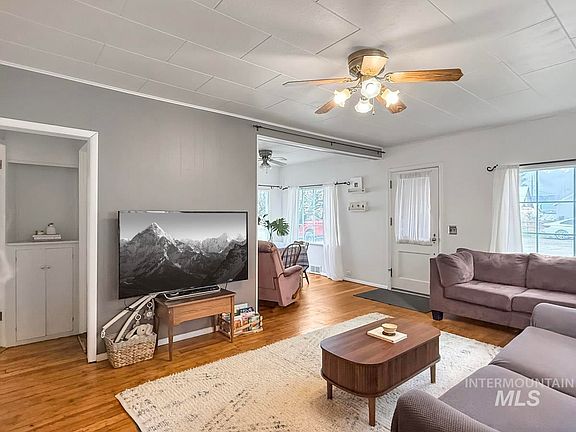 4th image of 110 W Market St
