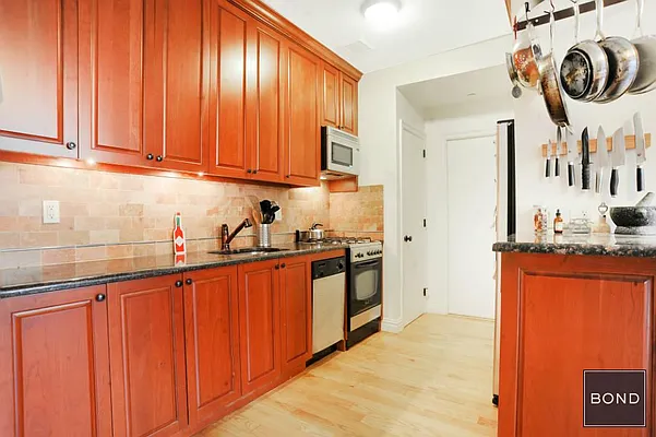 Sold by Bond New York | media 16