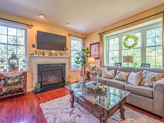 4th image of 23 Tutbury Ct