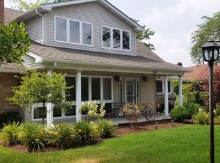 3267 Sprucewood Ln, Wilmette, IL 60091