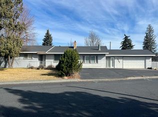 1832 SW Canyon Dr, Redmond, OR 97756