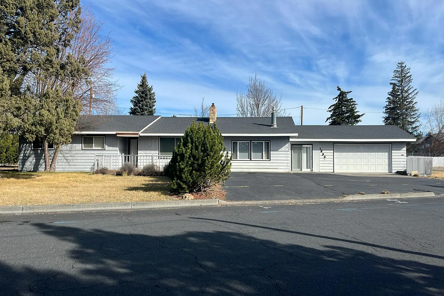 1832 SW Canyon Dr photo 1