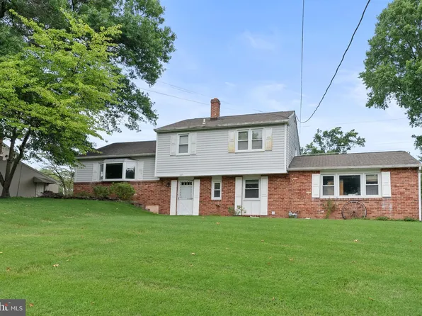 945 Mystic Ln, Norristown, PA 19403