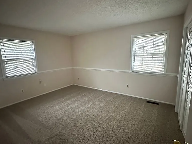 1607 Morehead Ave — Photo 14