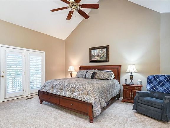 3rd image of 4124 NE Pembroke Ln