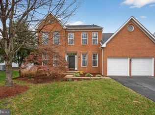 6403 Guard Mount Ct, Centreville, VA 20121