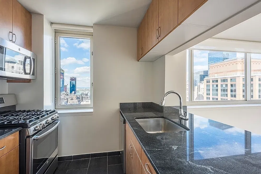 66 W 38th St — Photo 2