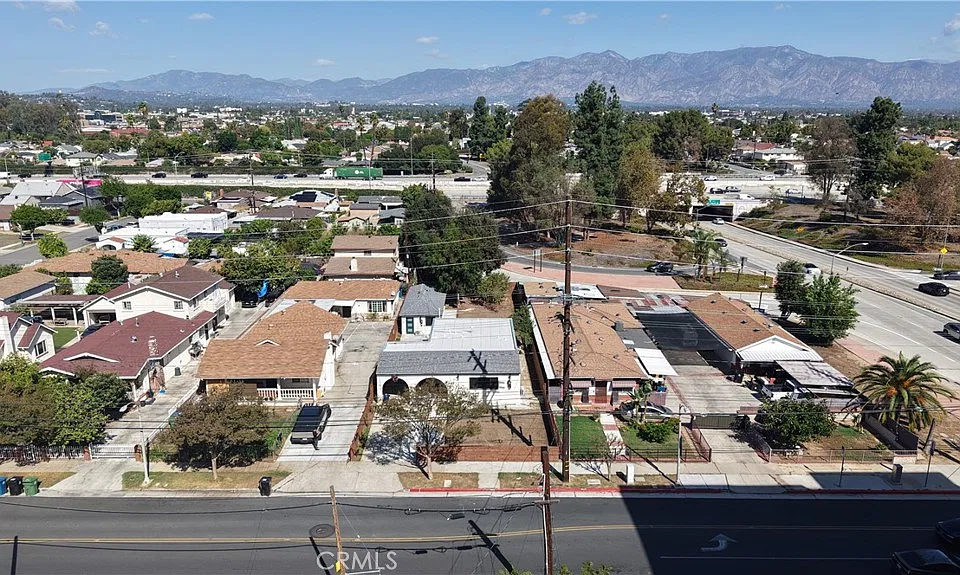 1113 W Hellman Ave
