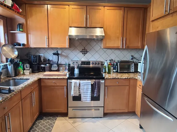 30-01 Astoria Boulevard image 2 of 13