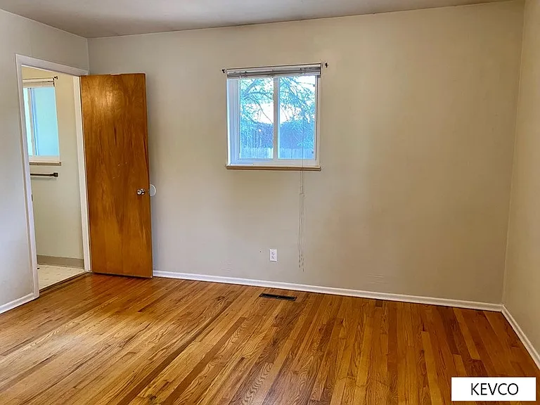2413 Clearview Ave — Photo 9