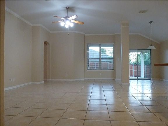5th image of 335 Highland Glen Trl