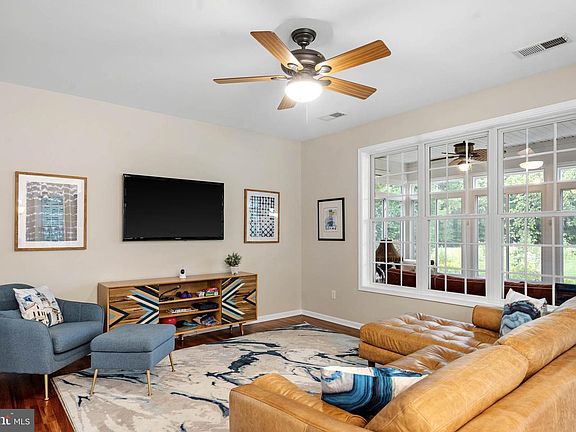 5th image of 23792 Samuel Adams Cir
