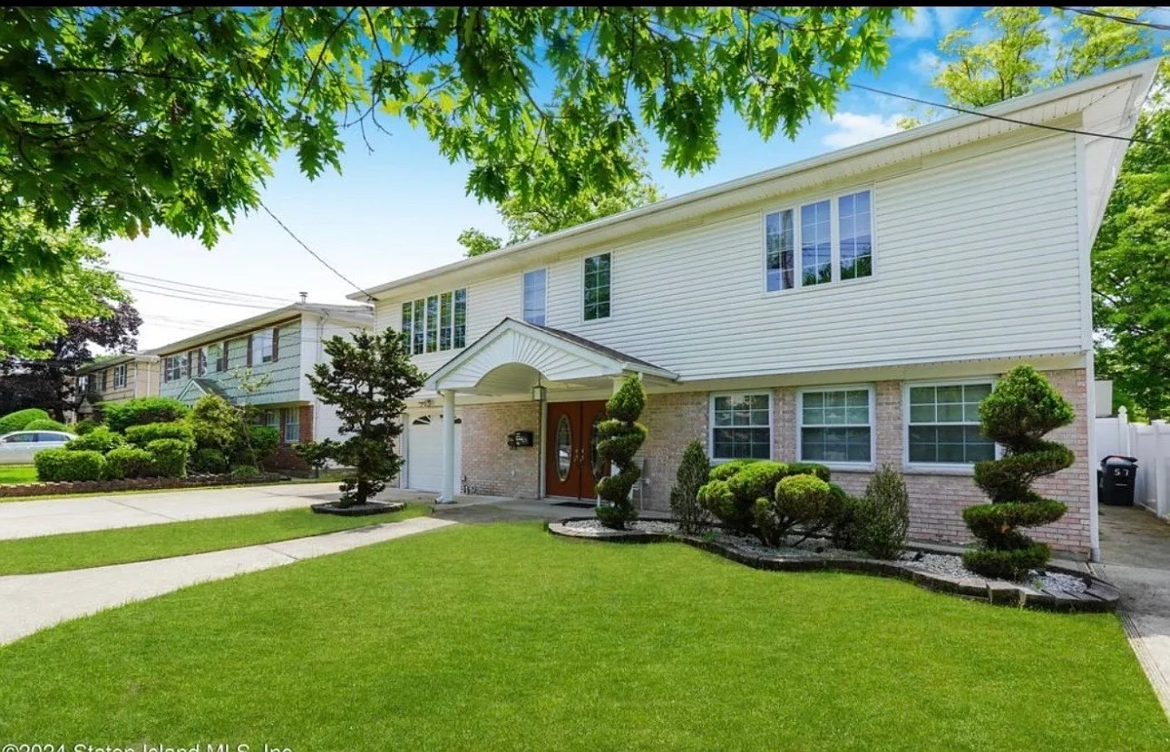 2 bed, 800 sqft, $2,300 — Photo 1