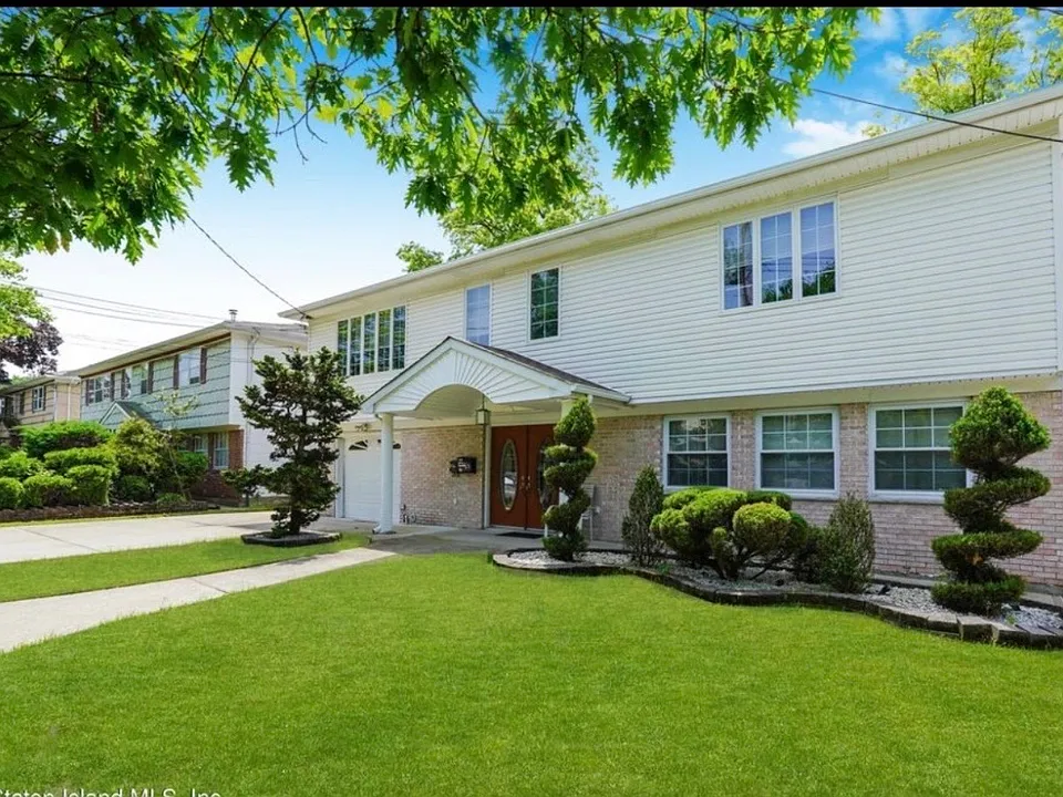 57 Dawson Cir #1