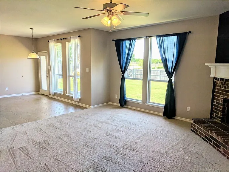 2200 Fieldcrest Dr — Photo 15
