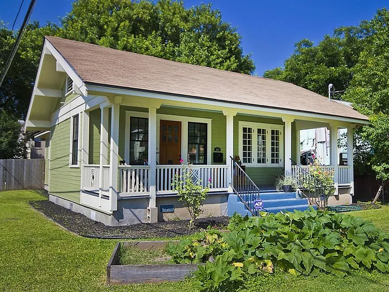 2611 Hidalgo St — Photo 4