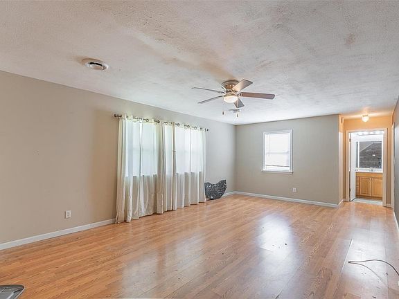 4th image of 308 E Summit St