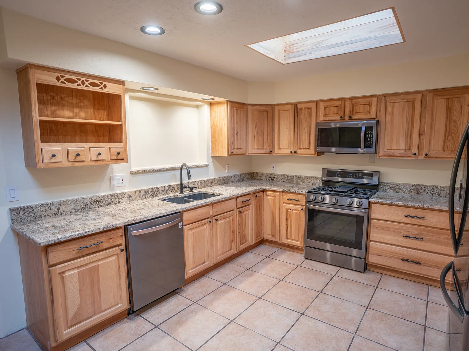 3 bed, 1390 sqft, $2,700 — Photo 3