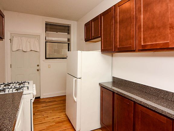 4th image of 819 W Waveland Ave APT 1N