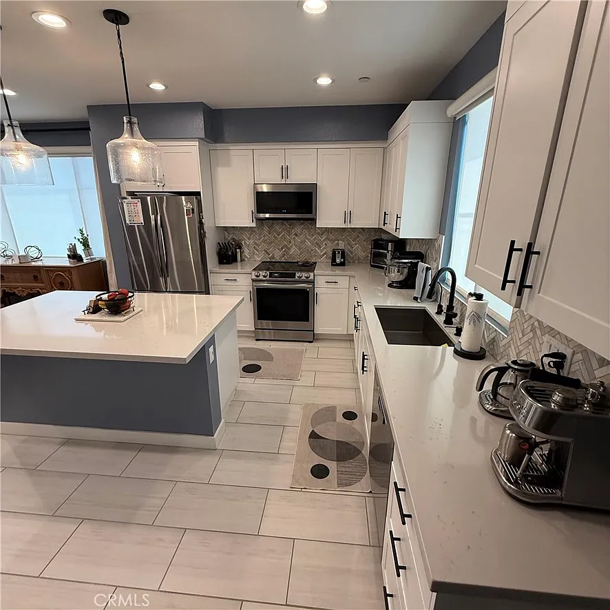 4 bed, 4.5 bath, 1708 sqft, $4,800 — Photo 3