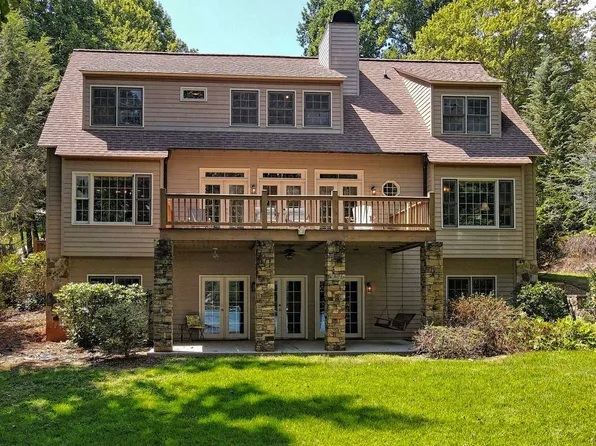 2345 Ridgecrest Cir, Hiawassee, GA 30546