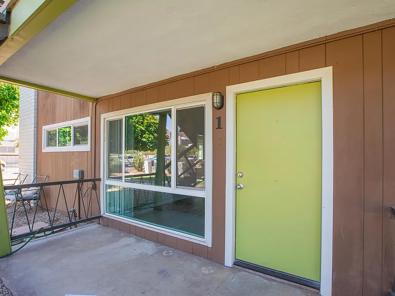 326 W Earll Dr #3 — Photo 10