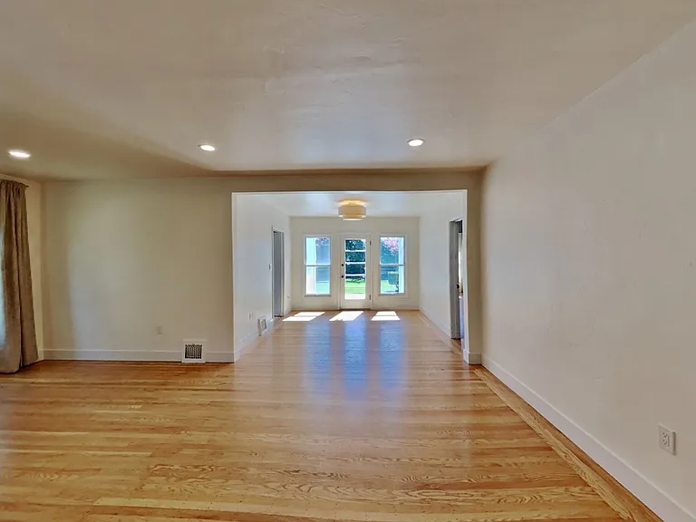 1866 Bidwell Way — Photo 5