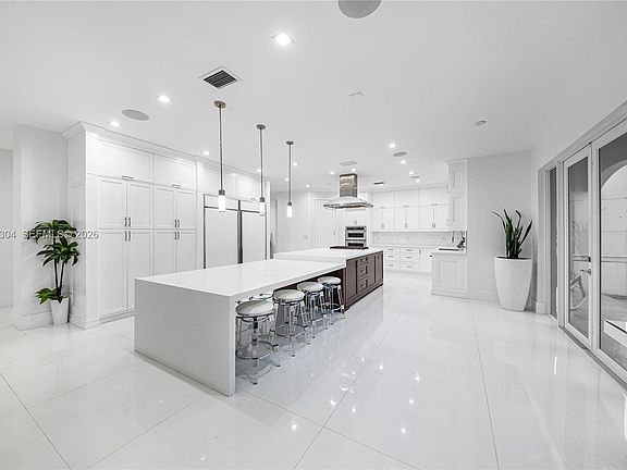 5th image of 12401 SW 45th St