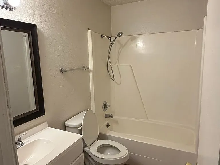 304 Nikki Dr — Photo 2