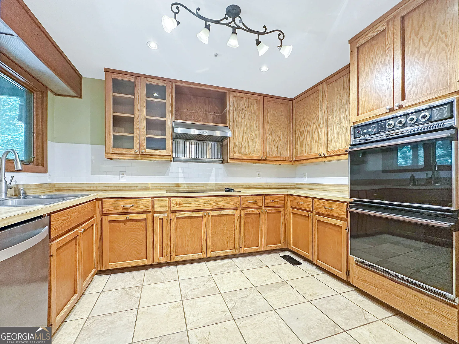 4 bed, 3.0 bath, 2182 sqft, $2,900 — Photo 2
