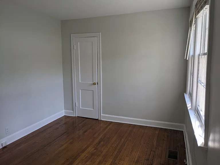 1936 Warfield Dr — Photo 5