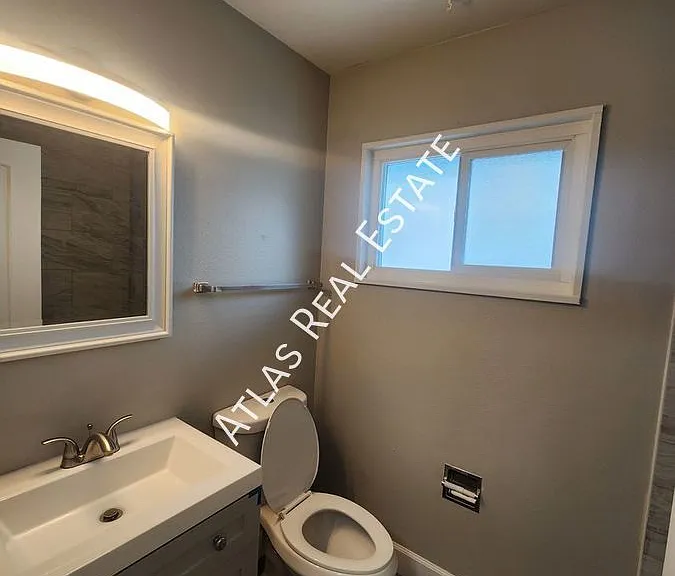 305 May Dr — Photo 7