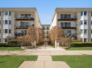 715 Ridge Rd #1BN, Wilmette, IL 60091