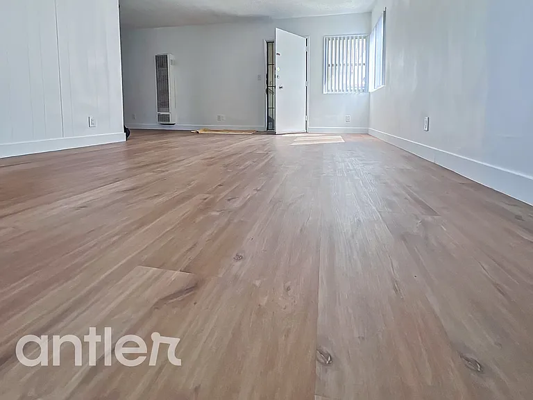 3917 Stevely Ave #B1 — Photo 2