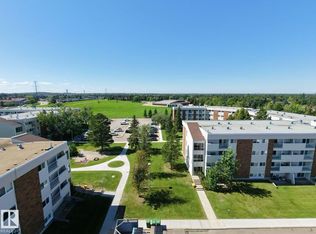 Fairways South, Edmonton, AB T6J 3V5