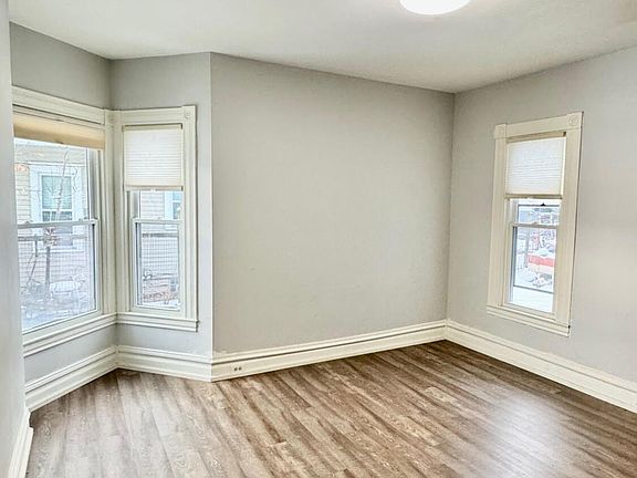 3rd image of 447 Dickinson St SE