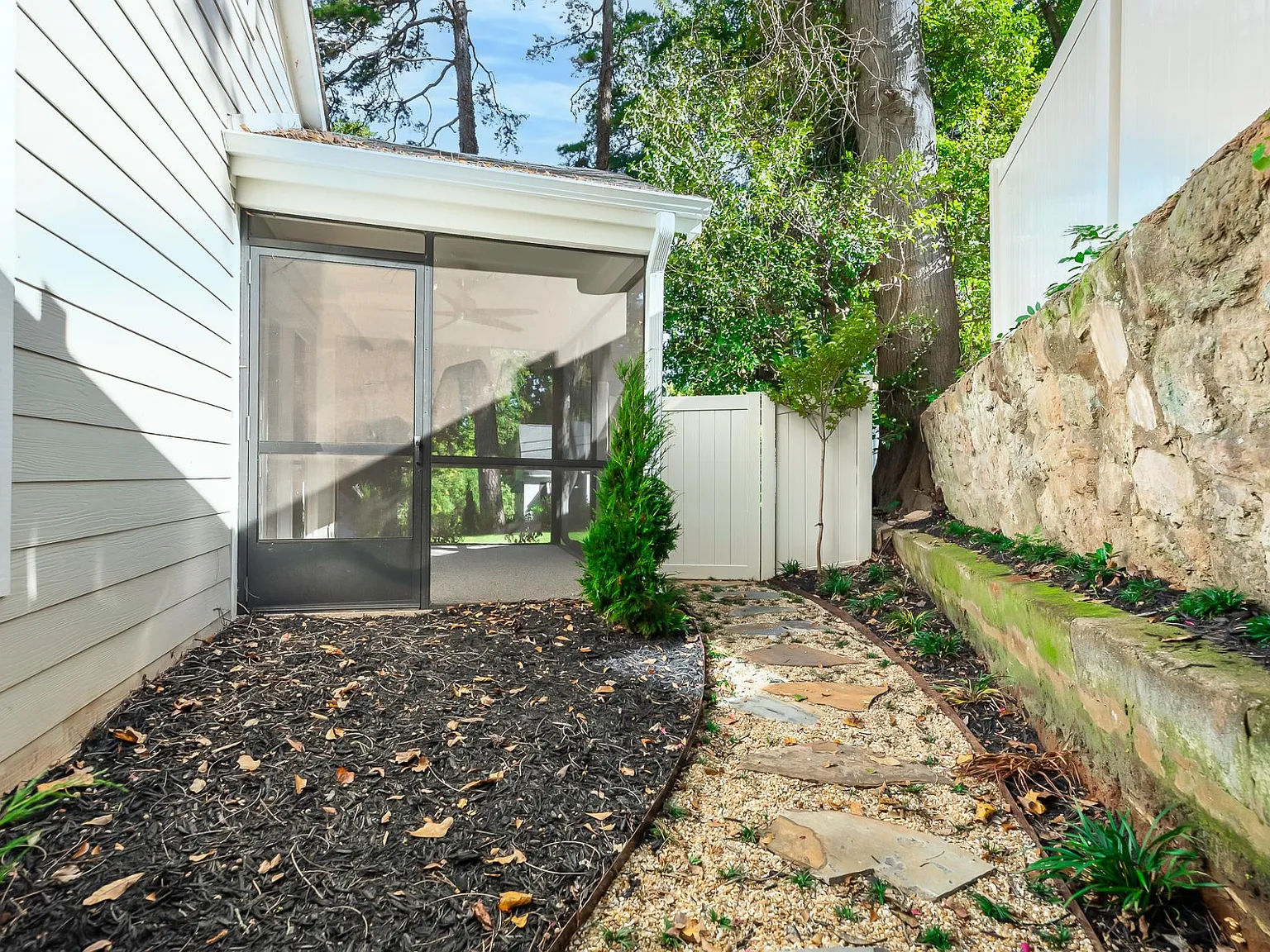 2 bed, 2.5 bath, 1176 sqft, $3,200 — Photo 4