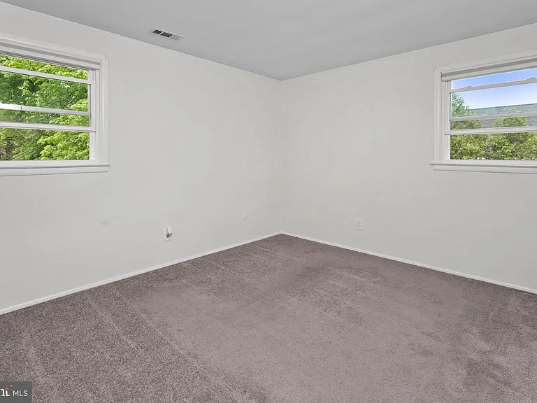 295 Lander Dr #B — Photo 14