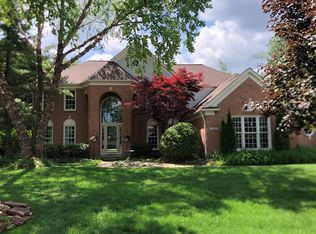 3943 S Creek Dr, Rochester, MI 48306