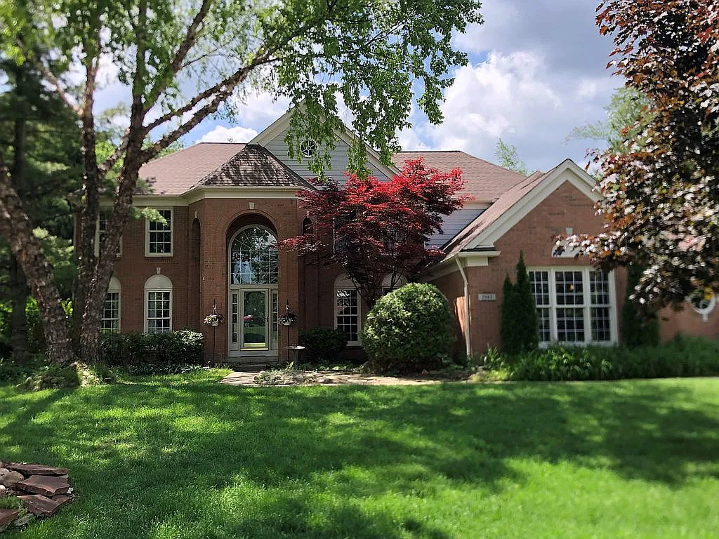 3943 S Creek Dr photo 1