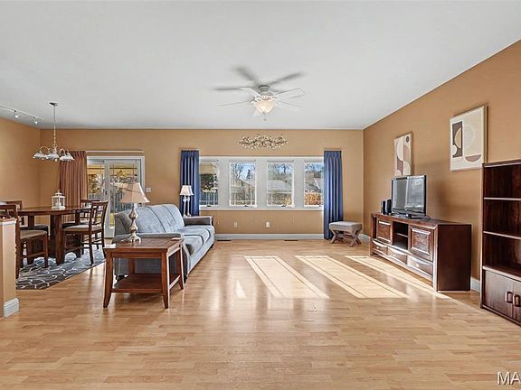 5th image of 612 Ray Henry Way