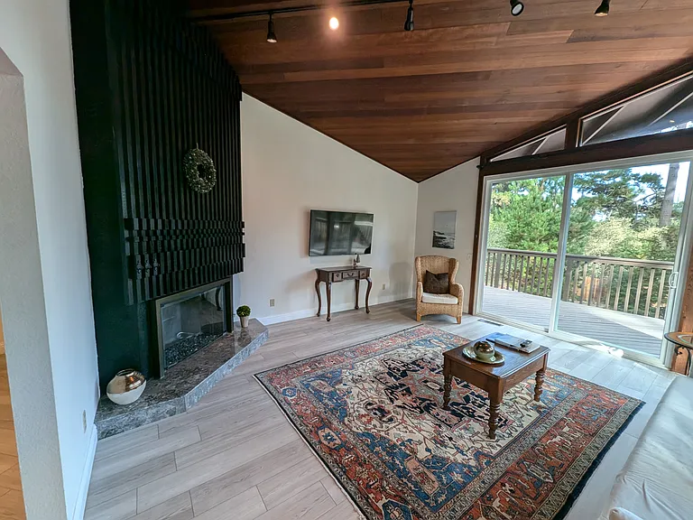 4059 Crest Rd — Photo 10