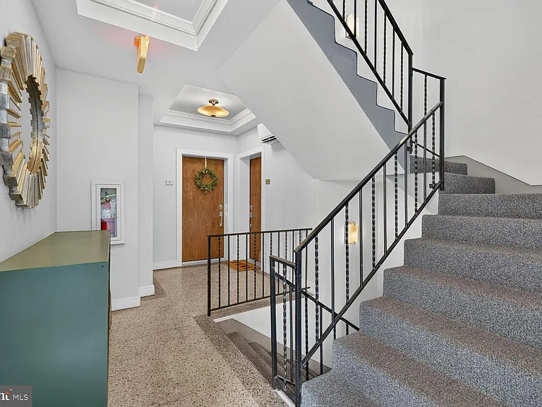 809 Otis Pl NW #104 — Photo 3