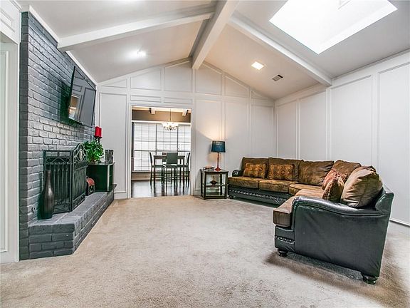 4th image of 2321 Tamarisk Ln