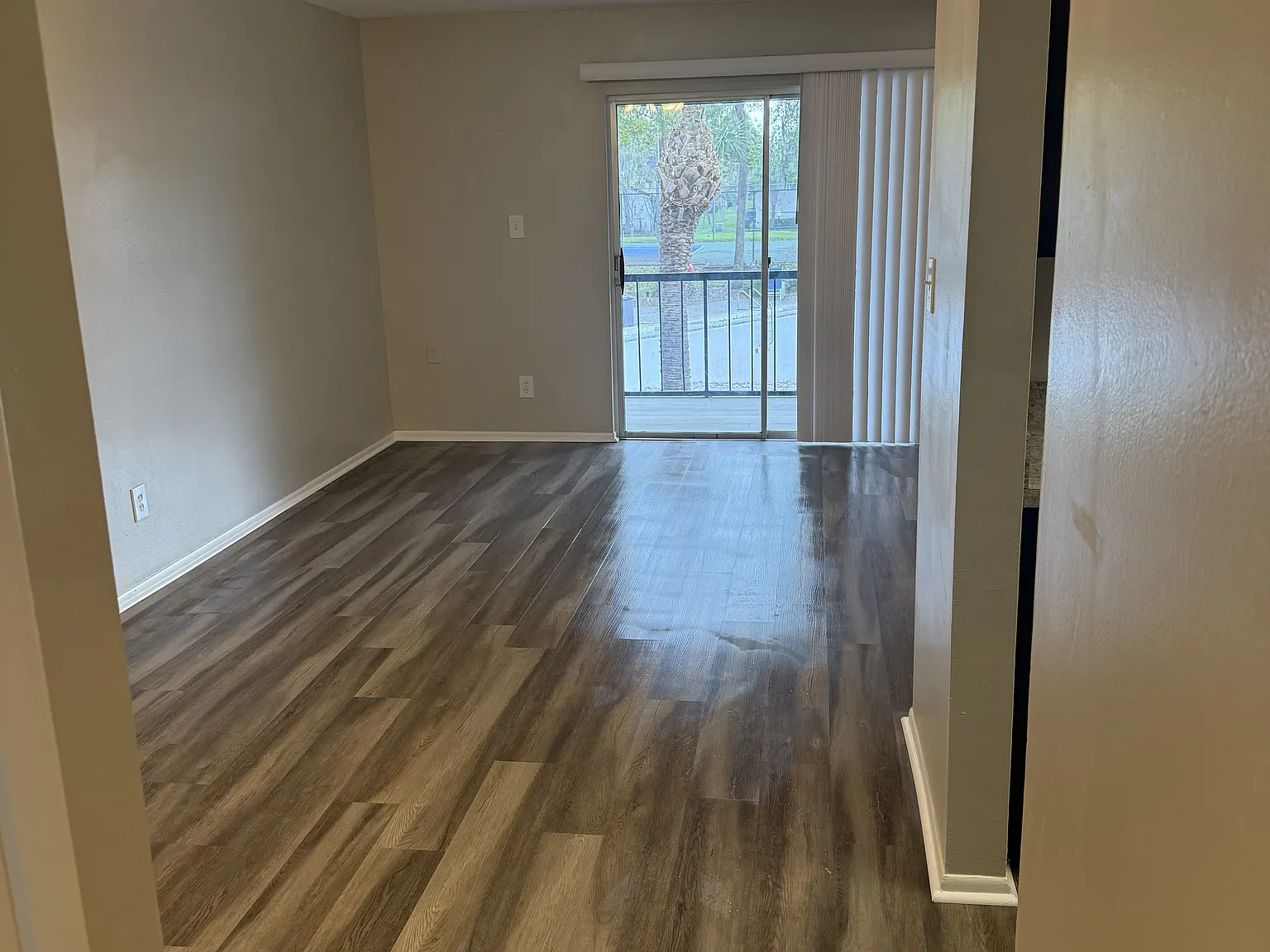 1 bed, 678 sqft, $1,300 — Photo 2
