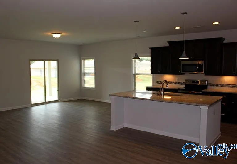 127 Saddle St — Photo 9