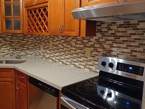 2nd image of 3125 Oakland Shores #B102